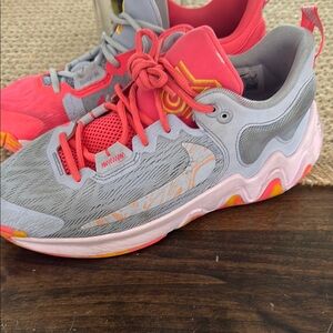 Nike Kids Sneakers in Gray and Pink